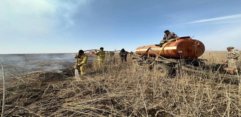 Атырауда «Ақжайық» табиғи резерватындағы қамыс өрті әлі толық сөнген жоқ Атырауда «Ақжайық» табиғи резерватындағы қамыс өрті әлі толық сөнген жоқ