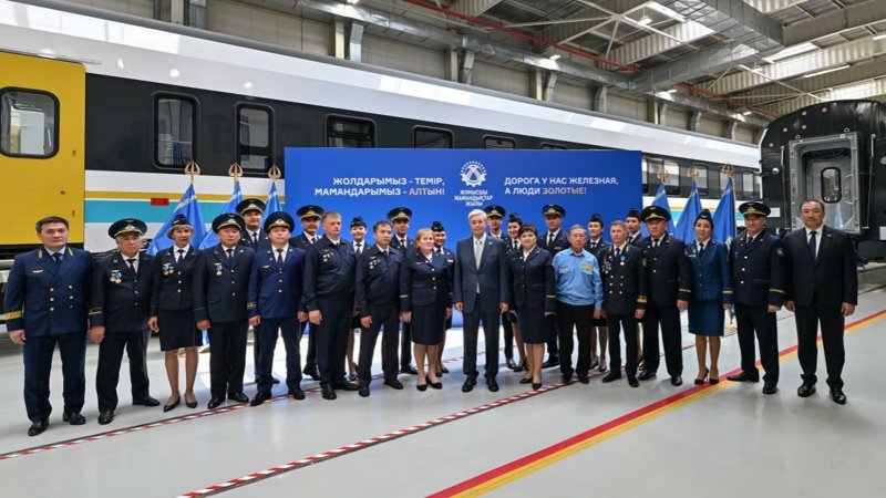 Президент Stadler Kazakhstan зауытымен танысты Президент Stadler Kazakhstan зауытымен танысты