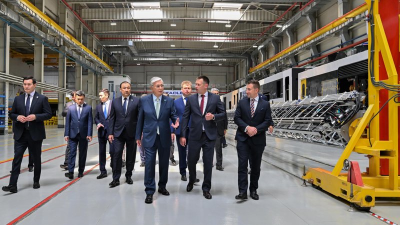 President President Tokayev makes visit to Stadler Kazakhstan factory