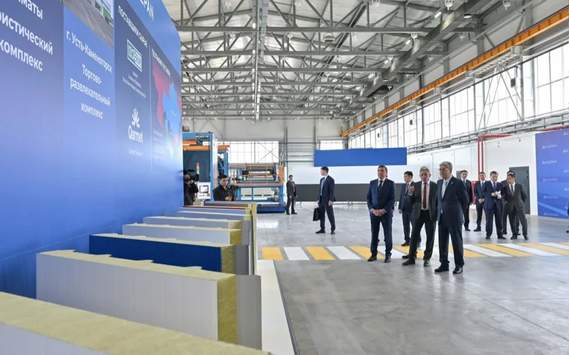 Президент осмотрел завод по производству сэндвич-панелей KazPan