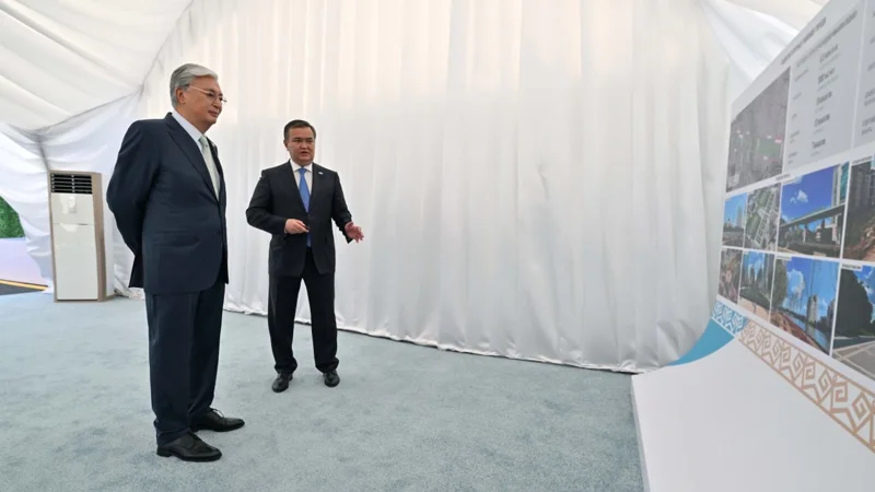 Глава государства ознакомился с благоустройством аллеи Мыңжылдық в Астане