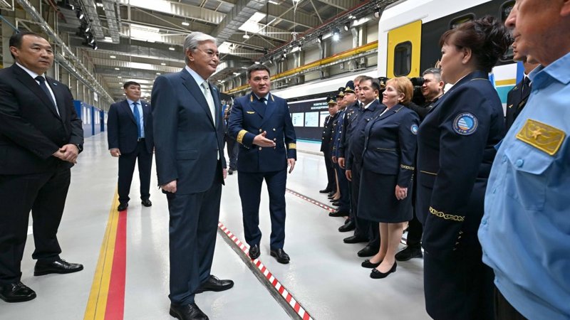 Президент Stadler Kazakhstan зауытымен танысты Президент Stadler Kazakhstan зауытымен танысты
