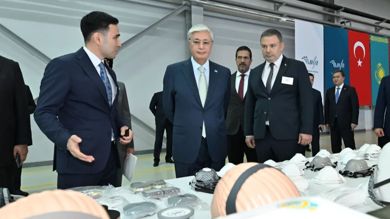 Президент Казахстана посетил завод по производству респираторов и противогазов
