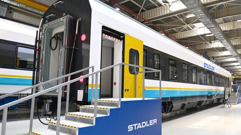 Президент Stadler Kazakhstan зауытымен танысты Президент Stadler Kazakhstan зауытымен танысты