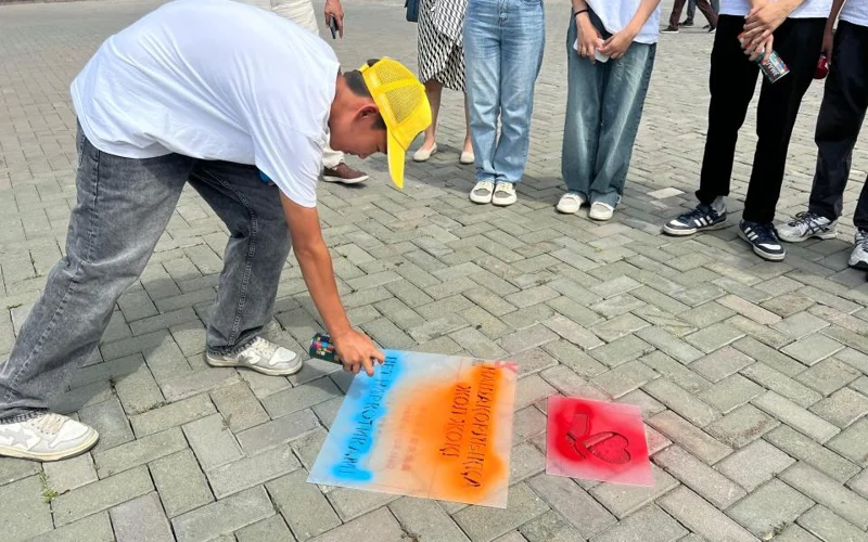 Опасные наркограффити закрасили в столичном парке