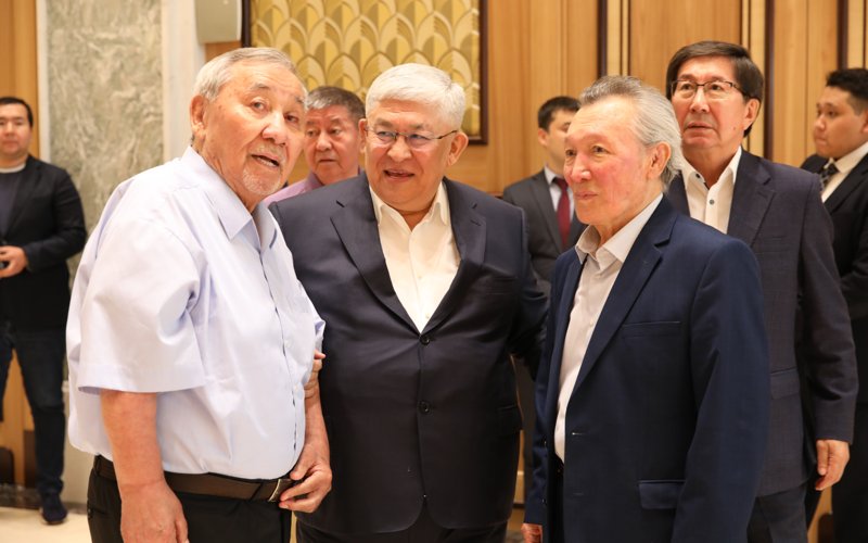 Личный фонд Абиша Кекилбаева передан в Архив Президента РК Личный фонд Абиша Кекилбаева передан в Архив Президента РК