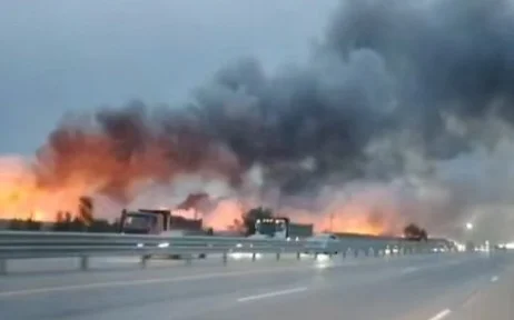 Трассу в Алматинской области закрыли из-за пожара на полигоне