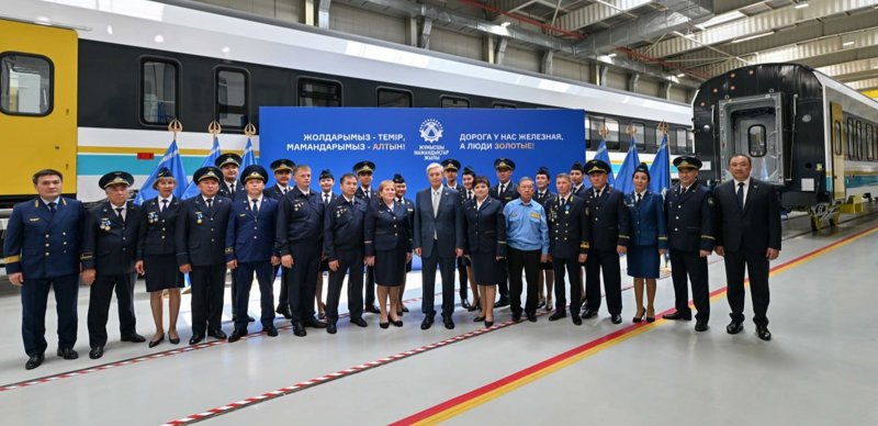 Президент Stadler Kazakhstan зауытымен танысты Президент Stadler Kazakhstan зауытымен танысты