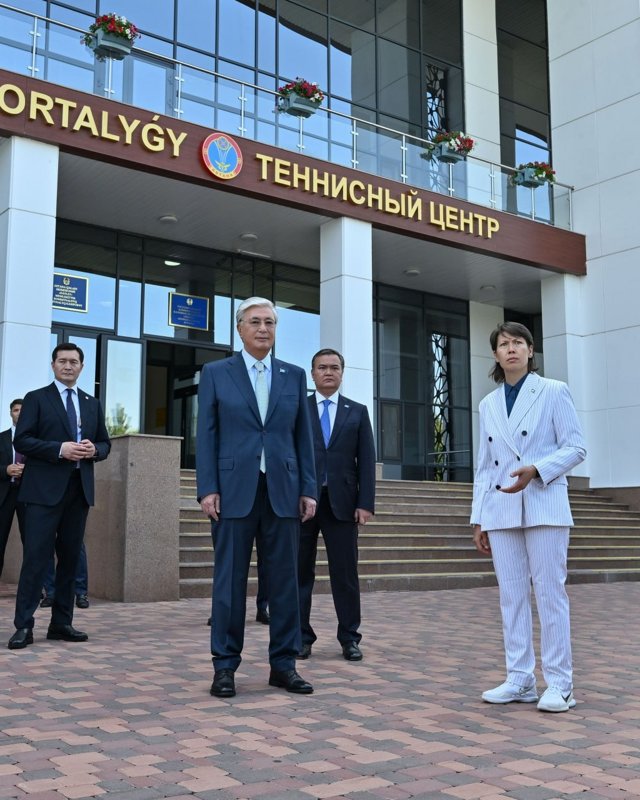 Глава государства посетил теннисный центр «Даулет» Глава государства посетил теннисный центр «Даулет»