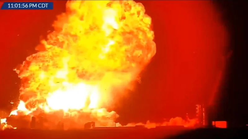 Космический корабль SpaceX взорвался в момент испытания