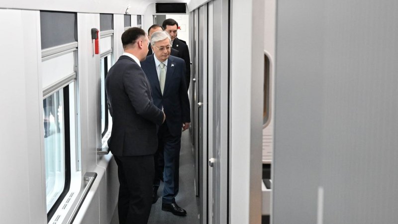 Президент Stadler Kazakhstan зауытымен танысты Президент Stadler Kazakhstan зауытымен танысты