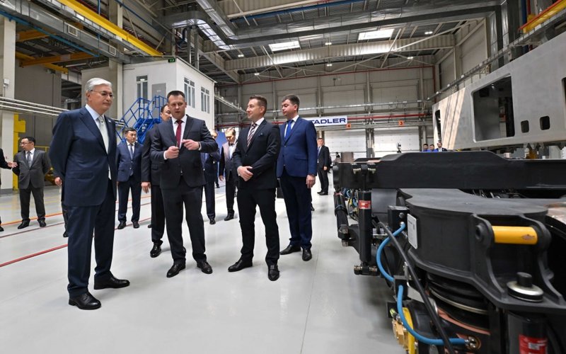 Президент посетил завод Stadler Kazakhstan Президент посетил завод Stadler Kazakhstan