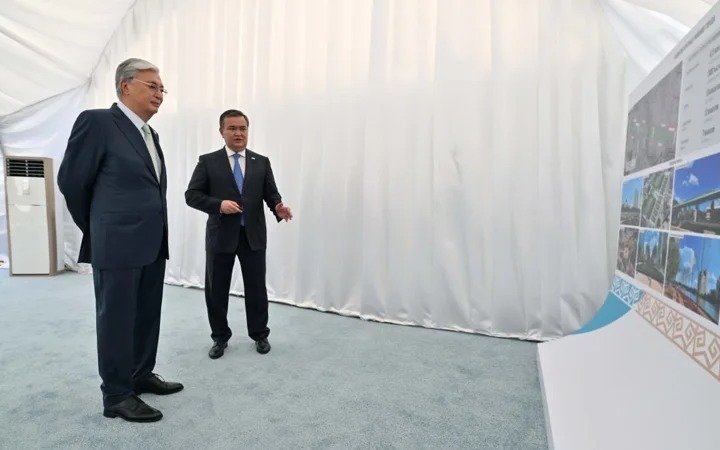 Head of State inspects improvement works at Mynzhyldyk Alley in Astana 