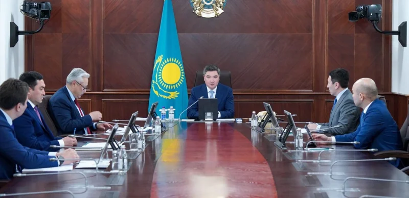 Олжас Бектенов қазақ-қытай келісімдерін жүзеге асыру мәселелері бойынша кеңес өткізді