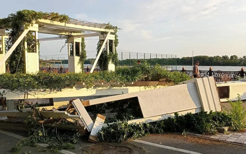Отключения света, разрушения и пострадавшие: последствия урагана в Павлодарской области