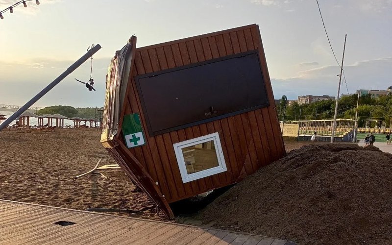 Отключения света, разрушения и пострадавшие: последствия урагана в Павлодарской области Отключения света, разрушения и пострадавшие: последствия урагана в Павлодарской области