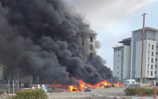 Израиль и Иран обменялись ударами: ракеты достигли Беэр-Шевы, авиация поразила цели в Тегеране