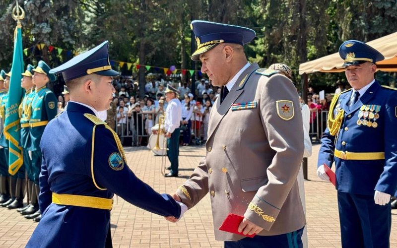 Алматыда жас офицерлердің оқуды аяқтау рәсімі өтті Алматыда жас офицерлердің оқуды аяқтау рәсімі өтті