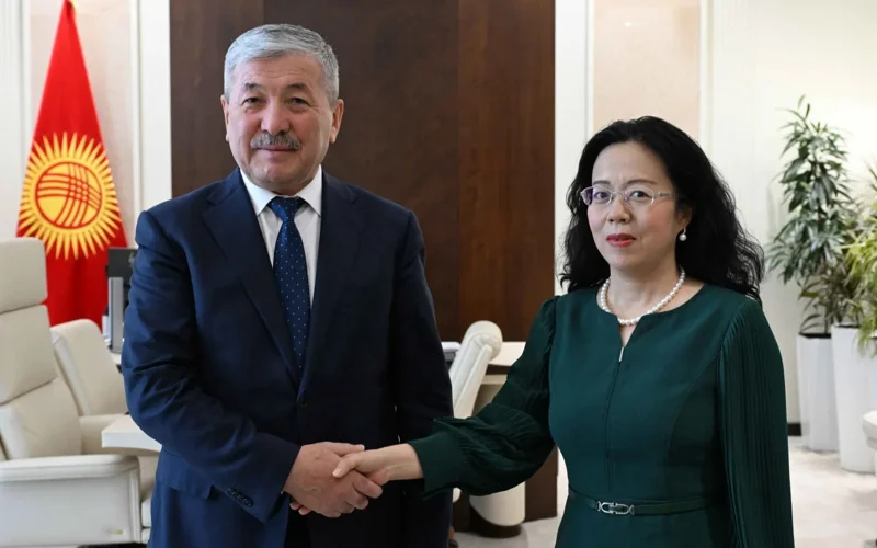 Chairman of the Cabinet of Ministers - Head of the Presidential Administration Adylbek Kasymaliev received Ambassador of the People's Republic of China to Kyrgyzstan Liu Jiangping