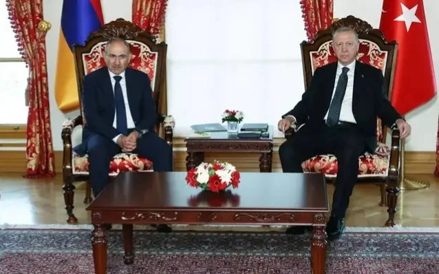 Тарихи кездесу: Ердоған мен Пашинян Ыстанбұлда келіссөз жүргізді