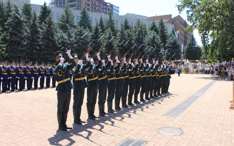 Алматыда жас офицерлердің оқуды аяқтау рәсімі өтті Алматыда жас офицерлердің оқуды аяқтау рәсімі өтті