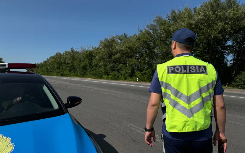 Безопасная дорога: как полицейские патрулируют трассы в Костанайской области