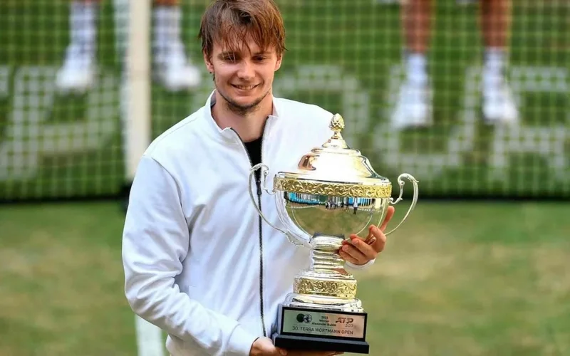 Bublik overcomes Medvedev to claim second Halle Open crown