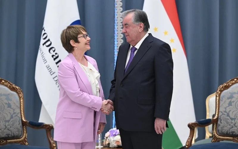 Tajik leader Rahmon meets with EBRD President Odile Renaud-Basso