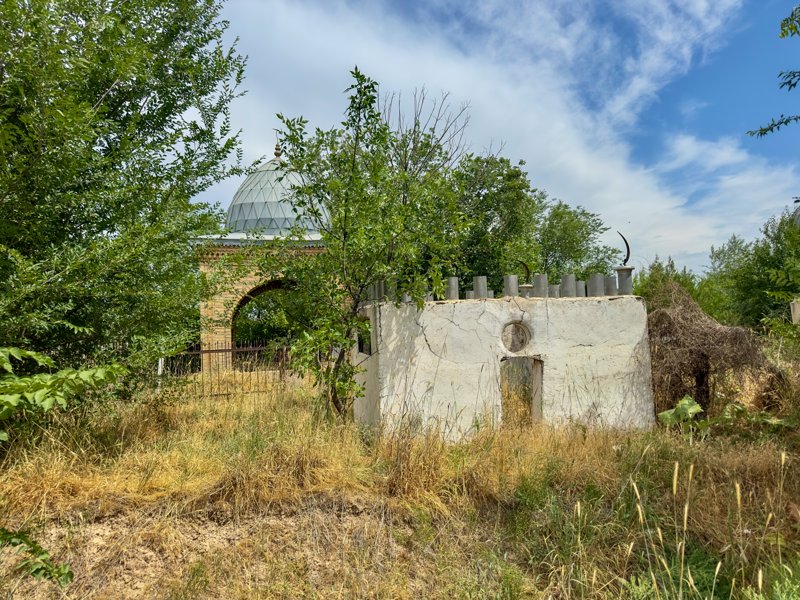 кладбище а
