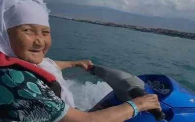 Гидроциклмен жүйткіген 82 жастағы әже: “Құласам суға құлармын деп, айдап кеттім”