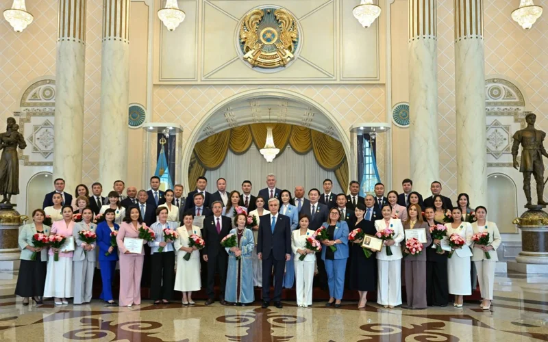 Касым-Жомарт Токаев наградил работников СМИ