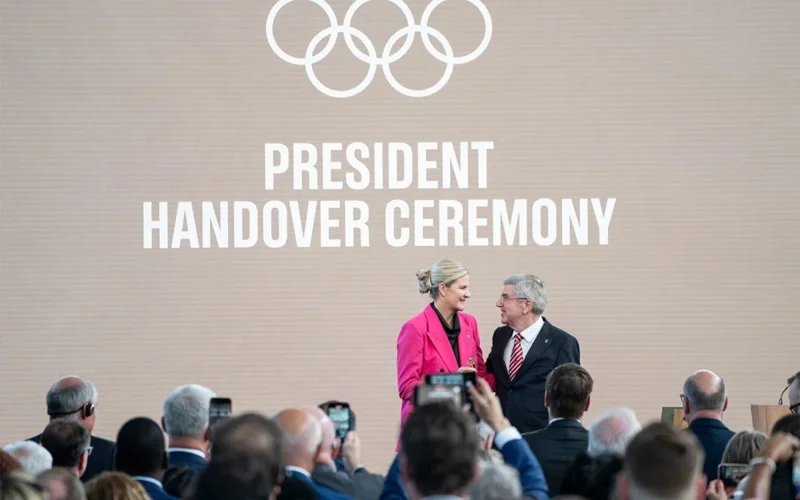 Томас Бах ХОҚ раҳбарини расман Кирсти Ковентрига топширди