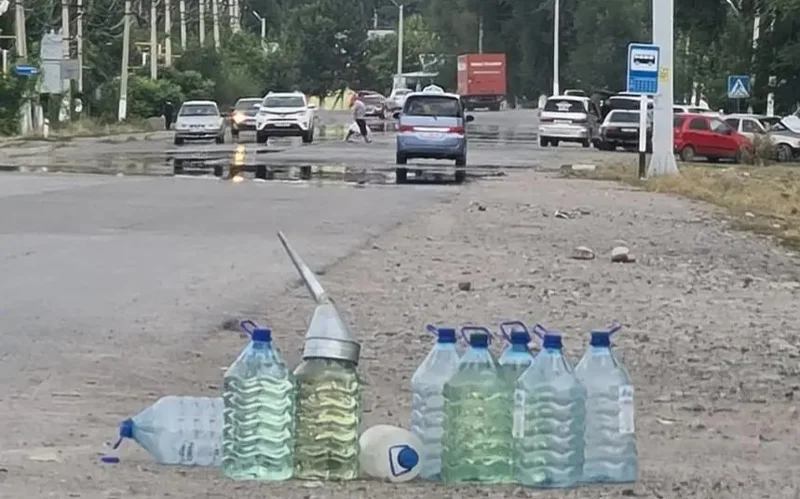 Спустя три года казахстанский бензин продолжают вывозить в Кыргызстан