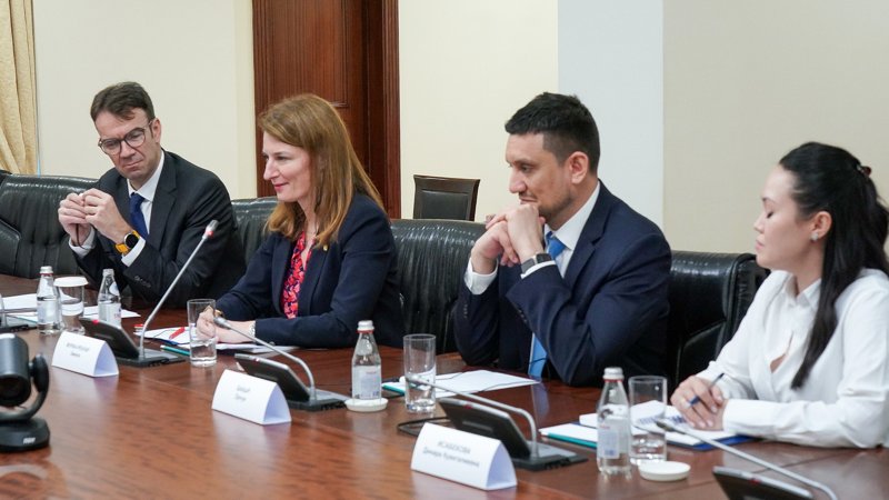 Роман Скляр «Шелл» компаниясының басшылығымен келіссөз өткізді Роман Скляр «Шелл» компаниясының басшылығымен келіссөз өткізді