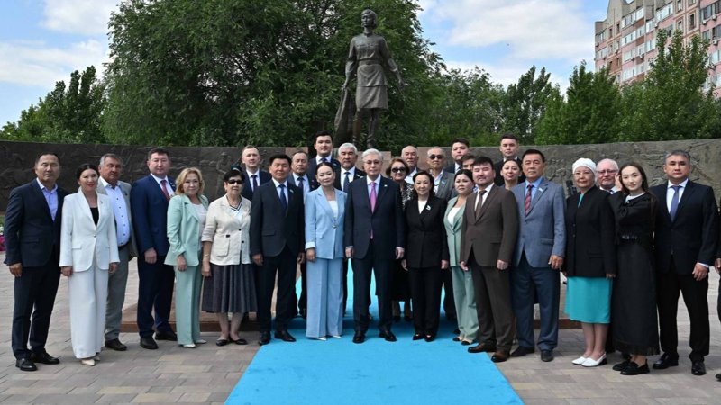 Мемлекет басшысы жергілікті жұртшылықпен кездесті Мемлекет басшысы жергілікті жұртшылықпен кездесті