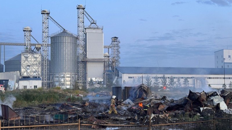«Тайынша май» ЖШС аумағында сұйытылған газды тасымалдаған автокөлік өртенді «Тайынша май» ЖШС аумағында сұйытылған газды тасымалдаған автокөлік өртенді