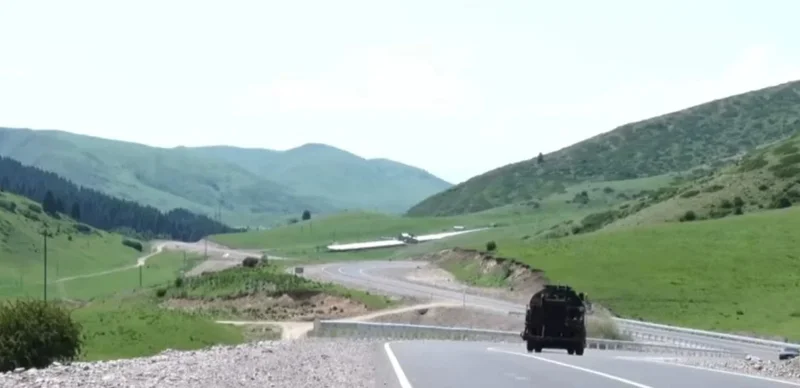 В Кыргызстане завершено строительство международной трассы Тюп–Кеген