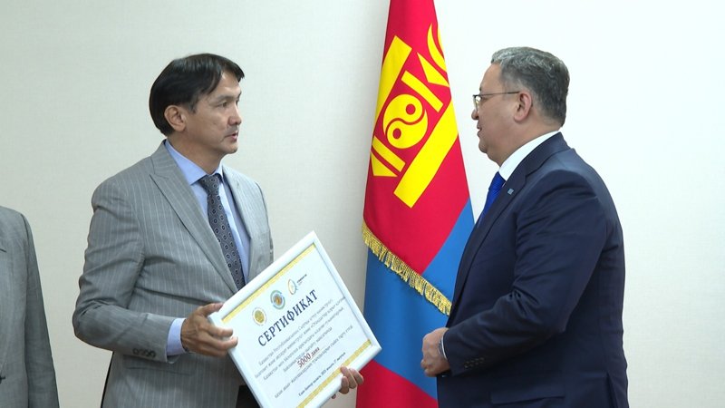 Моңғолияда тұратын қазақтарға 5 мың дана кітап жеткізілді Моңғолияда тұратын қазақтарға 5 мың дана кітап жеткізілді