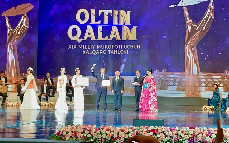 Kazinform tilshisi «Ózbekstannyń Altyn qalamy» syılyǵyn jeńip aldy