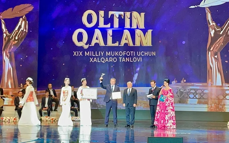 Kazinform journalist presented with Golden Pen award in Uzbekistan