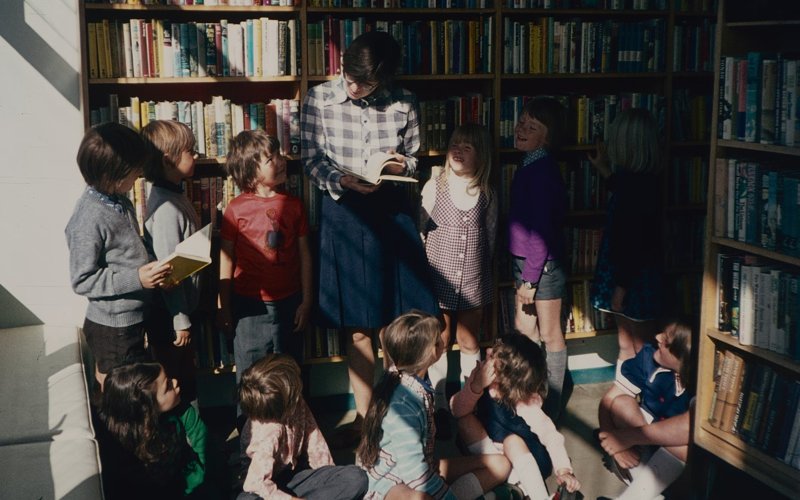 The fellowship of the book – How reading fights loneliness Children reading