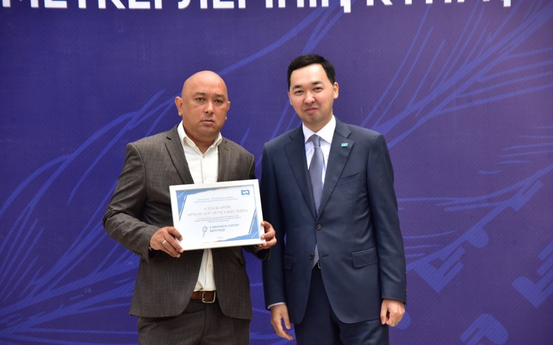 Президент БАҚ өкілдеріне пәтер тапсырды Президент БАҚ өкілдеріне пәтер тапсырды