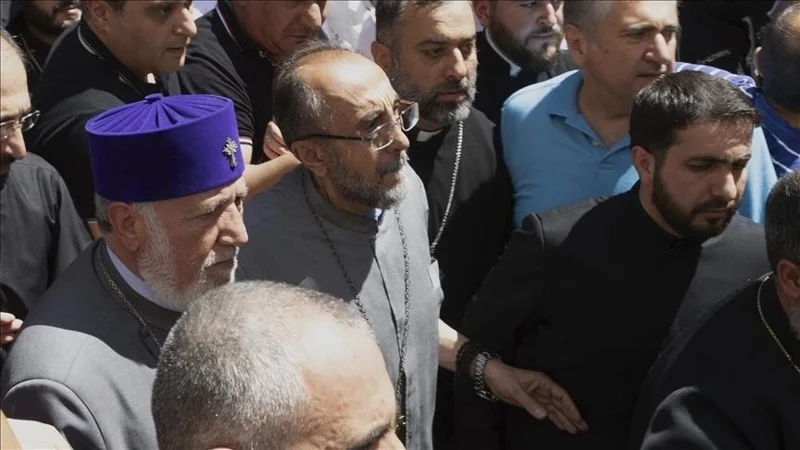 Armenııada arhıepıskop Mıkael Adjapahıan eki aıǵa qamaýǵa alyndy