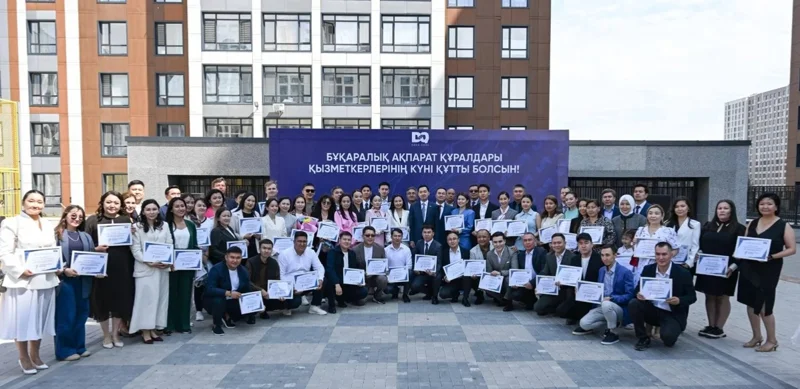 Housing certificates handed to media employees by order of President