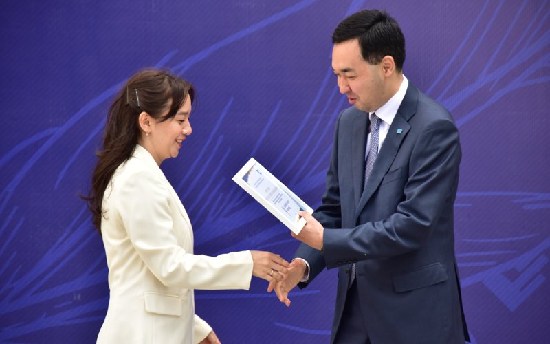 Президент БАҚ өкілдеріне пәтер берді Президент БАҚ өкілдеріне пәтер берді