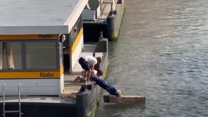 Джефф Безос пен Лорен Санчестің үйлену тойының соңғы күні наразылық акцияларымен аяқталды Джефф Безос пен Лорен Санчестің үйлену тойының соңғы күні наразылық акцияларымен аяқталды