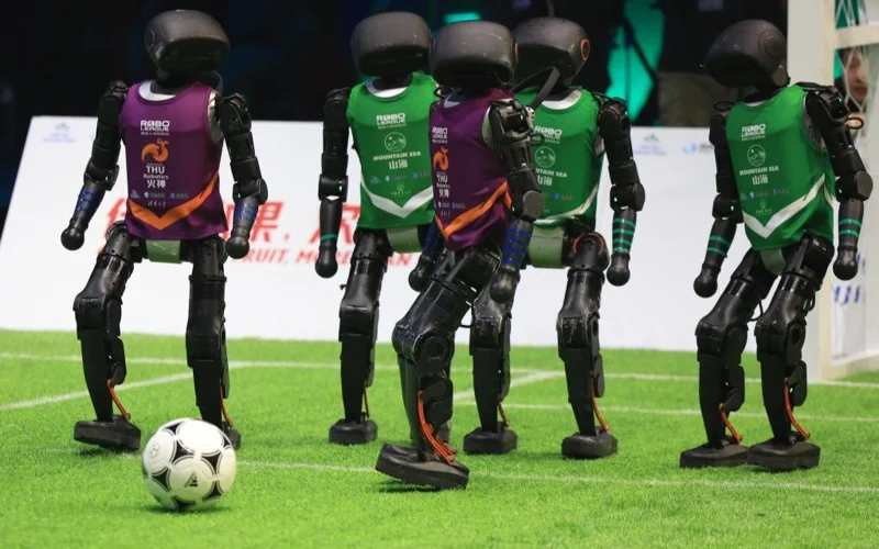 Qytaıda alǵash ret robottar fýtbol týrnırine qatysty