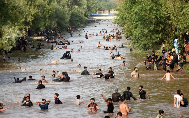 People cool off themselves during a heat wave in a canal in Lahore, Pakistan on June 20, 2025. People cool off themselves during a heat wave in a canal in Lahore, Pakistan on June 20, 2025.