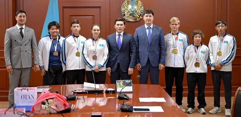 Ербол Мырзабосынов садақ атудан ұлттық құрама спортшыларын марапаттады  