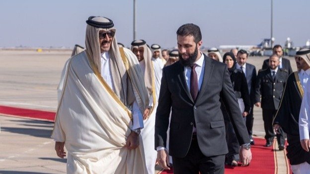 Эмир Катара шейх Тамим ибн Хамад Аль Тани и временный президент Сирии Ахмад аш-Шараа Эмир Катара шейх Тамим ибн Хамад Аль Тани и временный президент Сирии Ахмад аш-Шараа